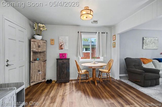 247 Kenyon Drive, Troy, MI 48083