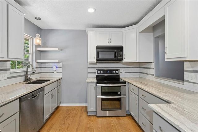 31 Trina Avenue NE, Kennesaw, GA 30144