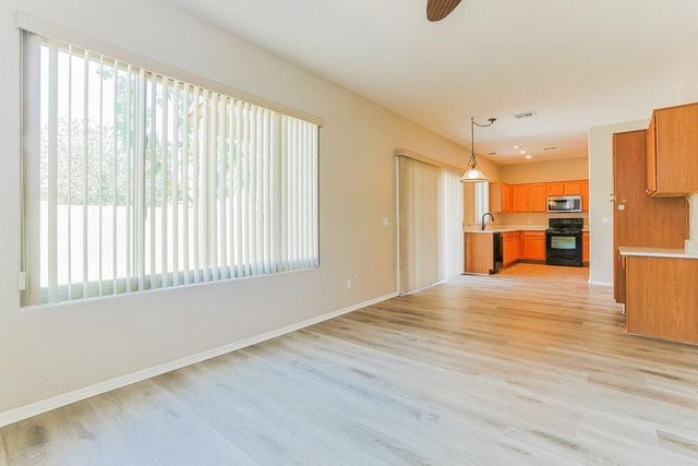 125 N 22nd Place Unit 117, Mesa, AZ 85213