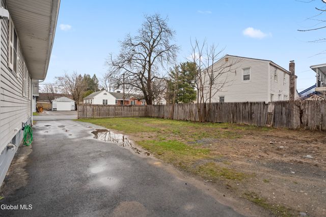 12 Arcadia Court, Colonie, NY 12205