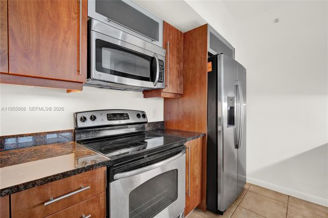 7350 SW 89th St 1402S, Miami, FL 33156