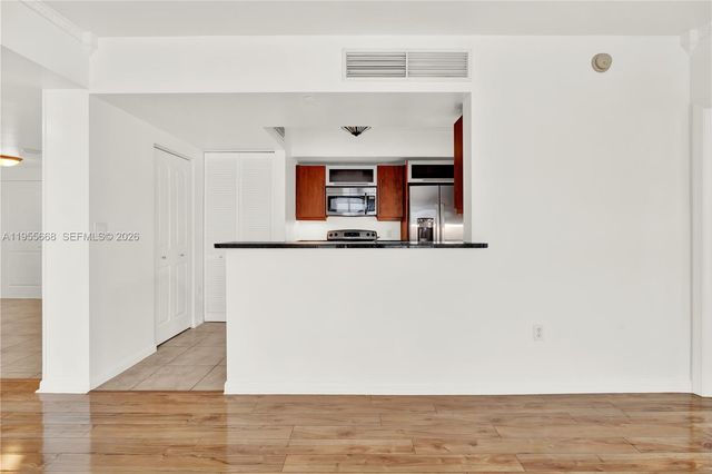 7350 SW 89th St 1402S, Miami, FL 33156