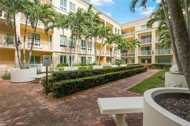 7350 SW 89th St 1402S, Miami, FL 33156