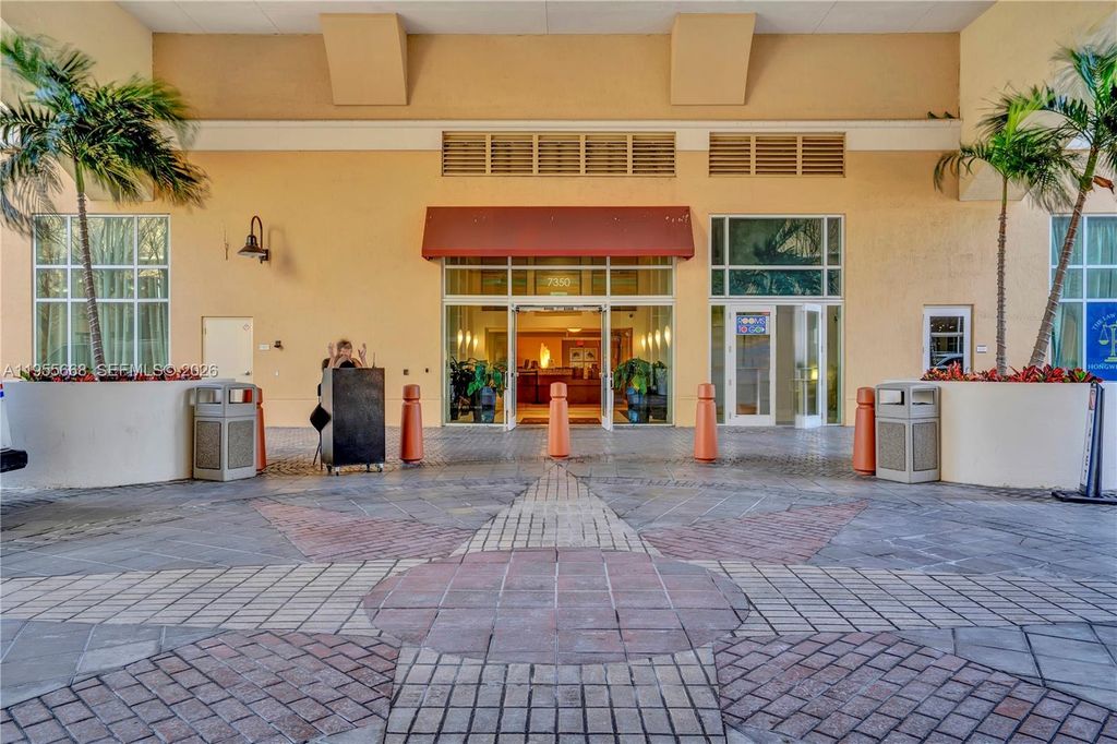 7350 SW 89th St 1402S, Miami, FL 33156