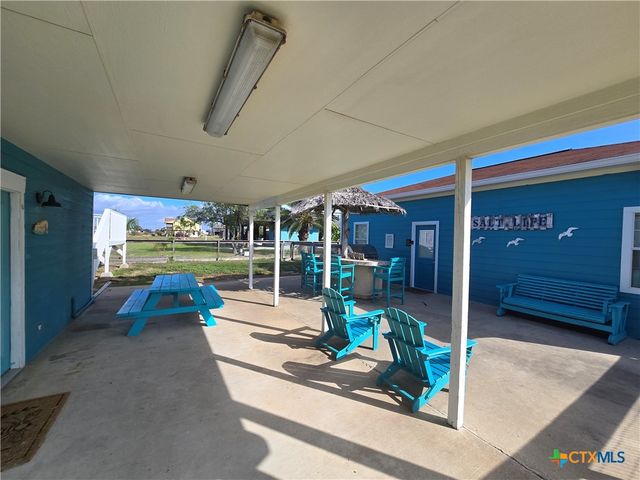 8 Mesquite Street, Palacios, TX 77465