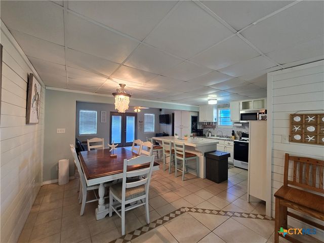 8 Mesquite Street, Palacios, TX 77465
