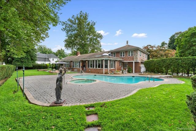 15 Hillcrest Drive, Great Neck, NY 11021