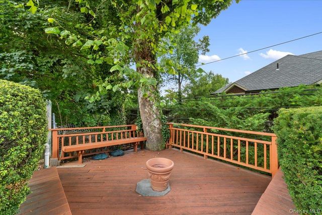 15 Hillcrest Drive, Great Neck, NY 11021