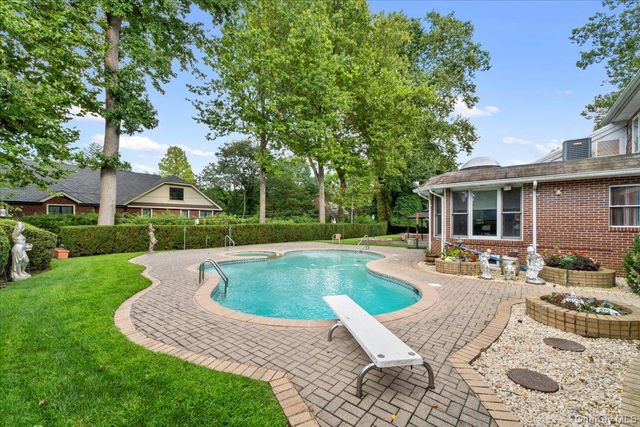 15 Hillcrest Drive, Great Neck, NY 11021