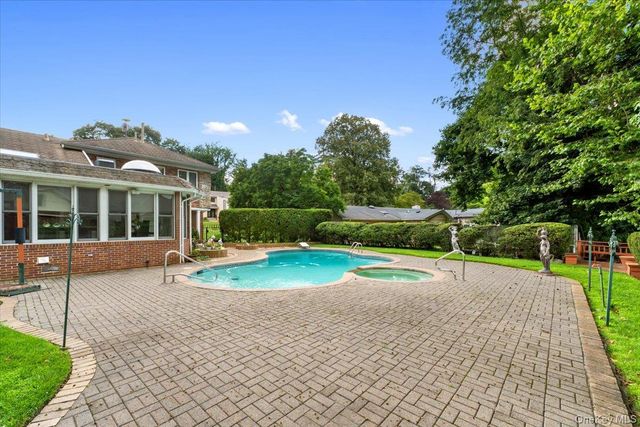15 Hillcrest Drive, Great Neck, NY 11021