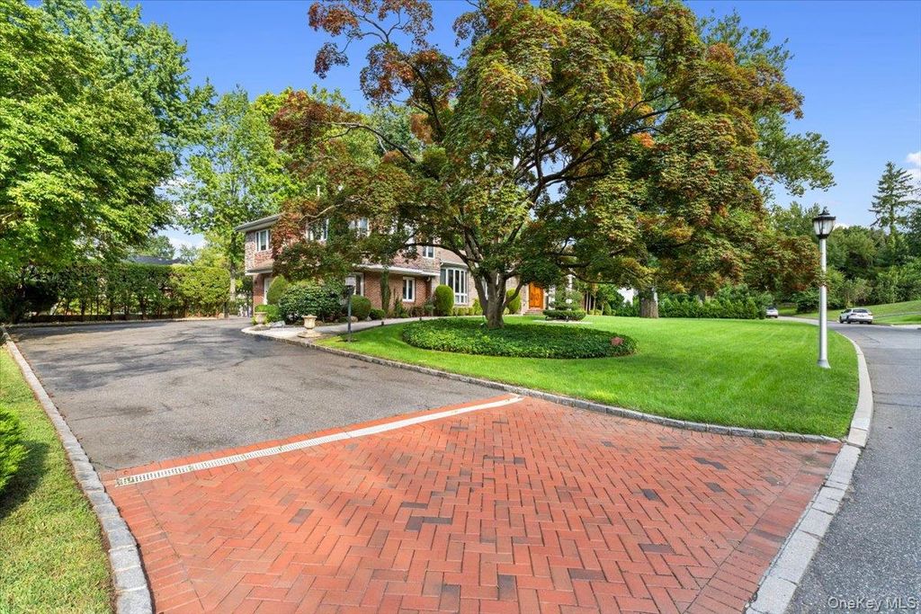 15 Hillcrest Drive, Great Neck, NY 11021 — photo 4