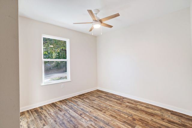 1337 E Houston Street, Paris, TX 75460