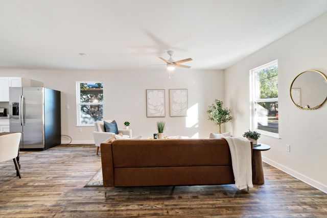 1337 E Houston Street, Paris, TX 75460