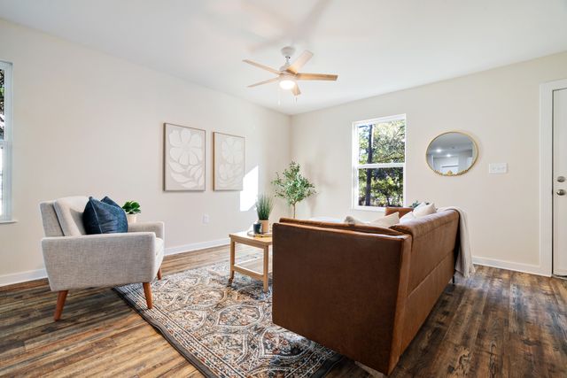 1337 E Houston Street, Paris, TX 75460