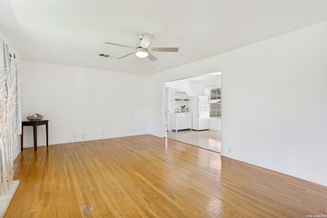 219 Pinewood Ln, San Antonio, TX 78216