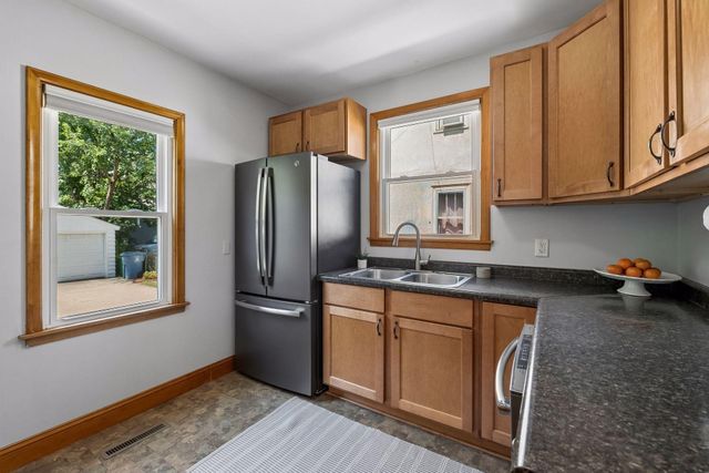 2222 University Avenue NE, Minneapolis, MN 55418