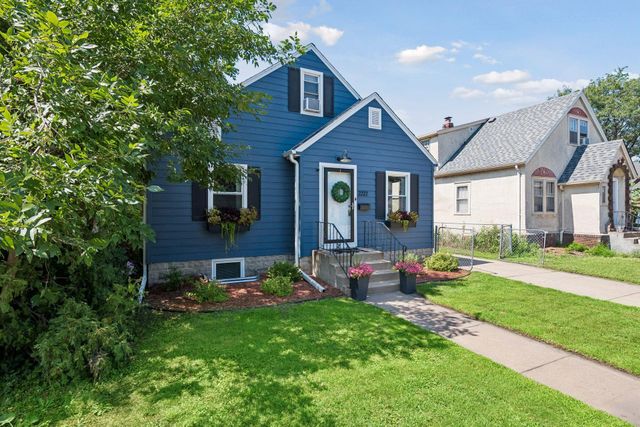 2222 University Avenue NE, Minneapolis, MN 55418