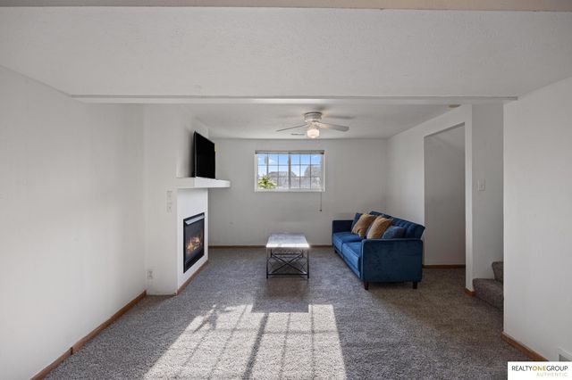 1104 Apache Circle, Papillion, NE 68046