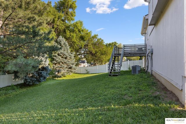 1104 Apache Circle, Papillion, NE 68046
