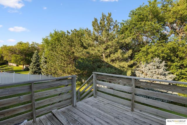 1104 Apache Circle, Papillion, NE 68046