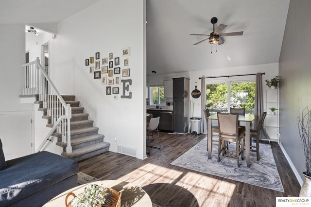 1104 Apache Circle, Papillion, NE 68046