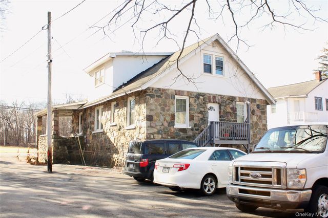 51 Estrada Road, Woodbury, NY 10917