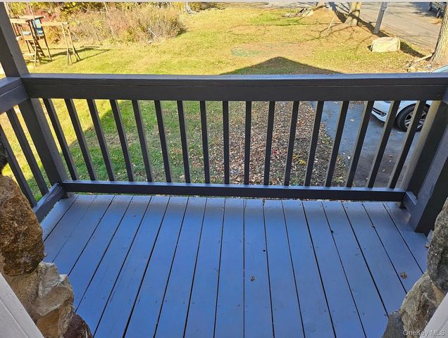 51 Estrada Road, Woodbury, NY 10917