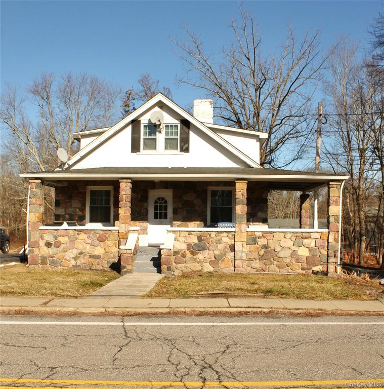 51 Estrada Road, Woodbury, NY 10917