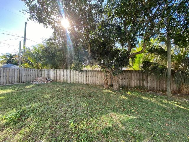 715 2nd Avenue S 2, Lake Worth Beach, FL 33460