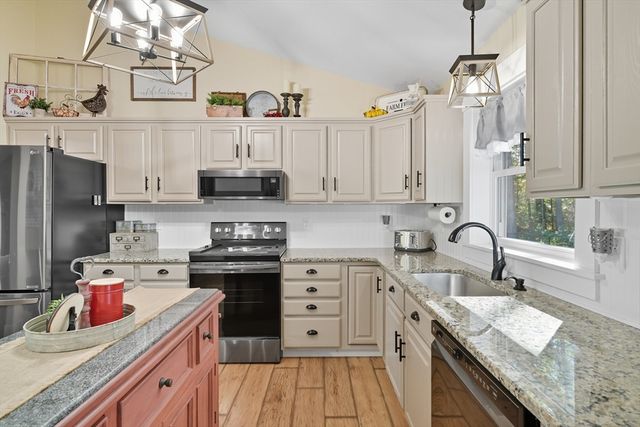 178 County Rd, Southampton, MA 01073
