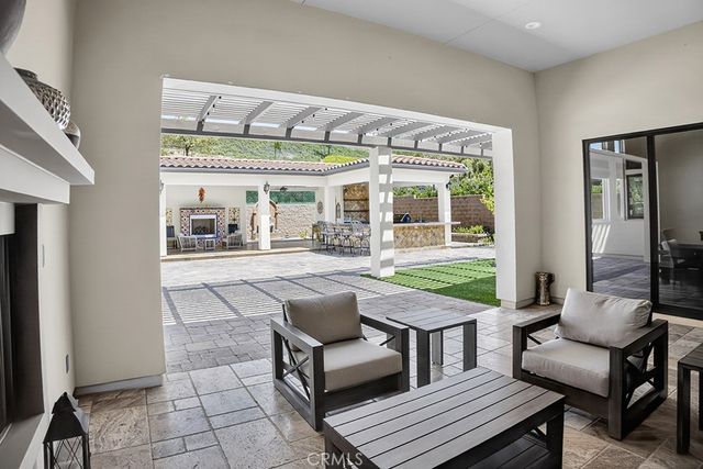 19843 Split Oak, Chatsworth, CA 91311