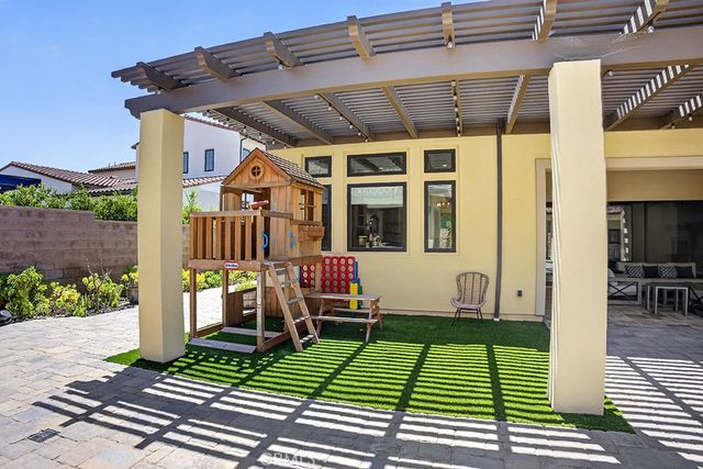 19843 Split Oak, Chatsworth, CA 91311