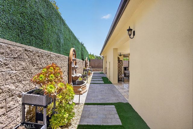 19843 Split Oak, Chatsworth, CA 91311