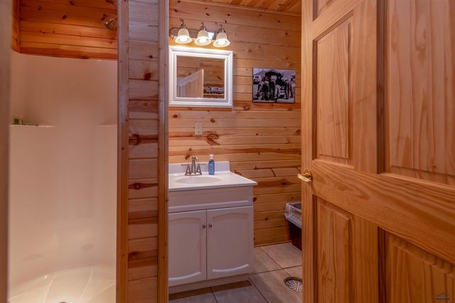 13052 FALL RIVER RD, Hot Springs, SD 57747