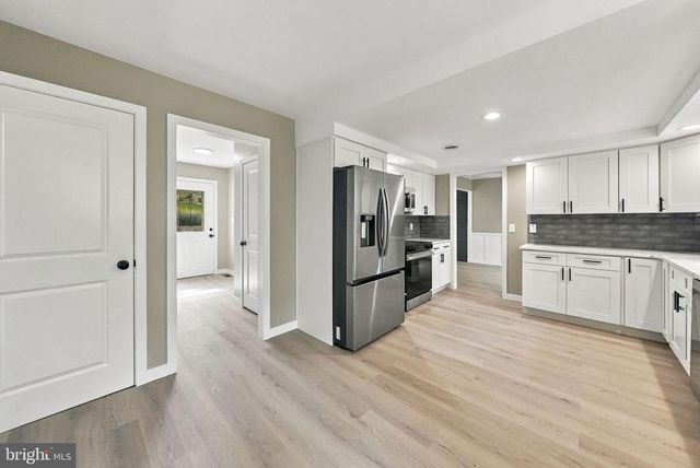 22 FOREST, Ewing, NJ 08628