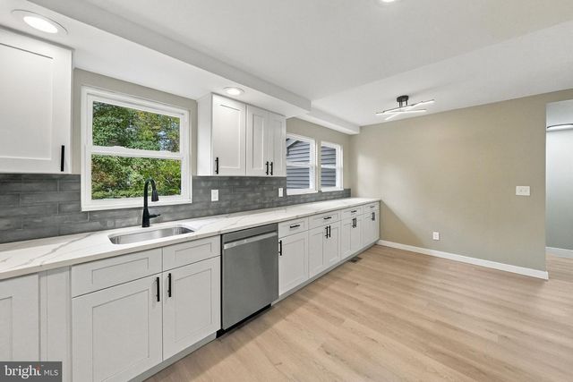 22 FOREST, Ewing, NJ 08628