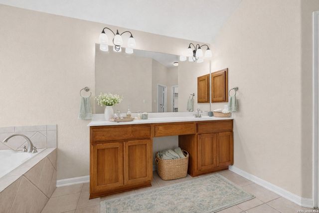 24814 Cloudy, San Antonio, TX 78255