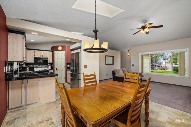 322 Buckskin Ct, Nampa, ID 83687