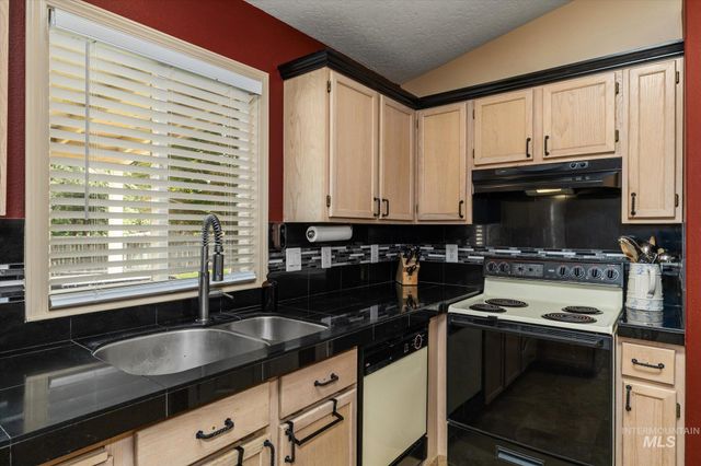 322 Buckskin Ct, Nampa, ID 83687