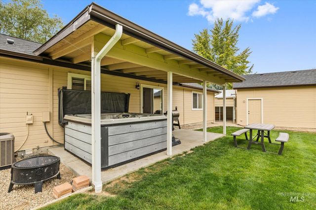 322 Buckskin Ct, Nampa, ID 83687