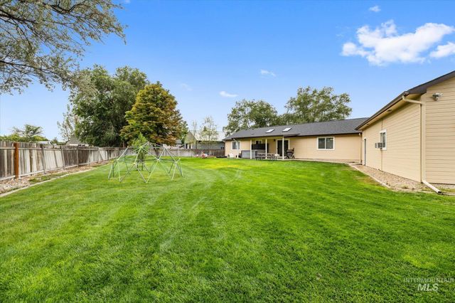322 Buckskin Ct, Nampa, ID 83687