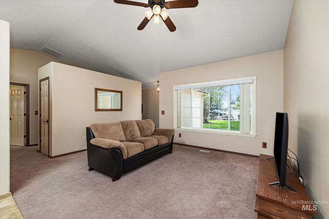 322 Buckskin Ct, Nampa, ID 83687