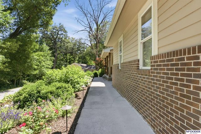 3435 Oakridge Road, Omaha, NE 68112