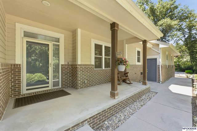 3435 Oakridge Road, Omaha, NE 68112