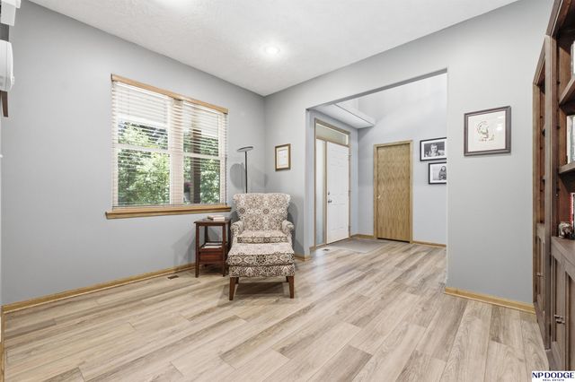3435 Oakridge Road, Omaha, NE 68112