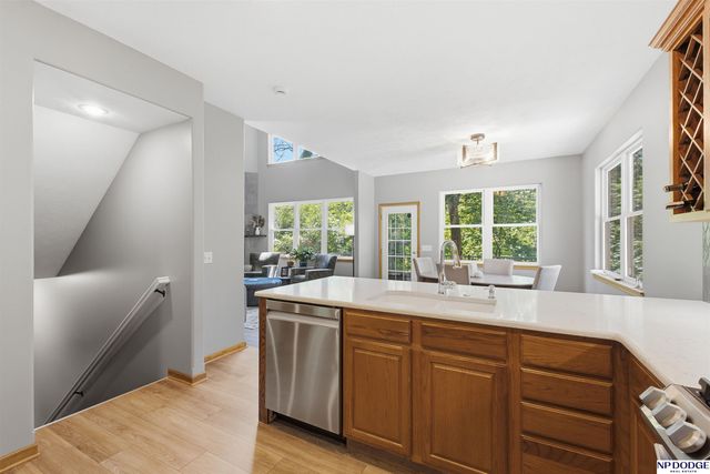 3435 Oakridge Road, Omaha, NE 68112