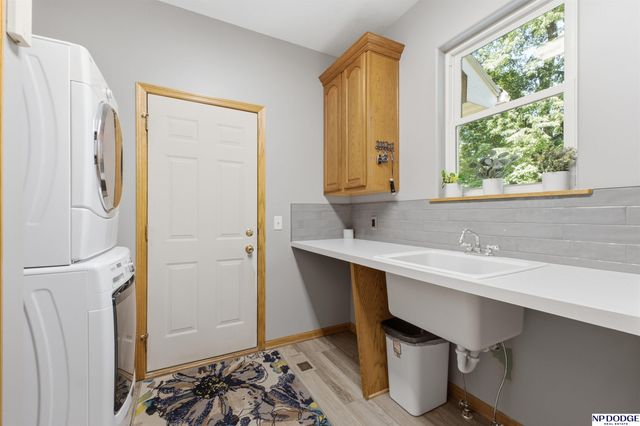 3435 Oakridge Road, Omaha, NE 68112