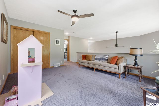 3435 Oakridge Road, Omaha, NE 68112