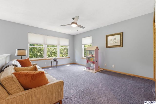 3435 Oakridge Road, Omaha, NE 68112