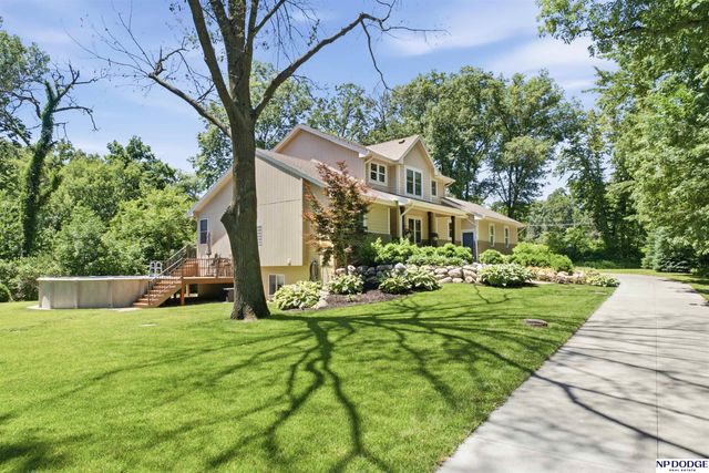 3435 Oakridge Road, Omaha, NE 68112